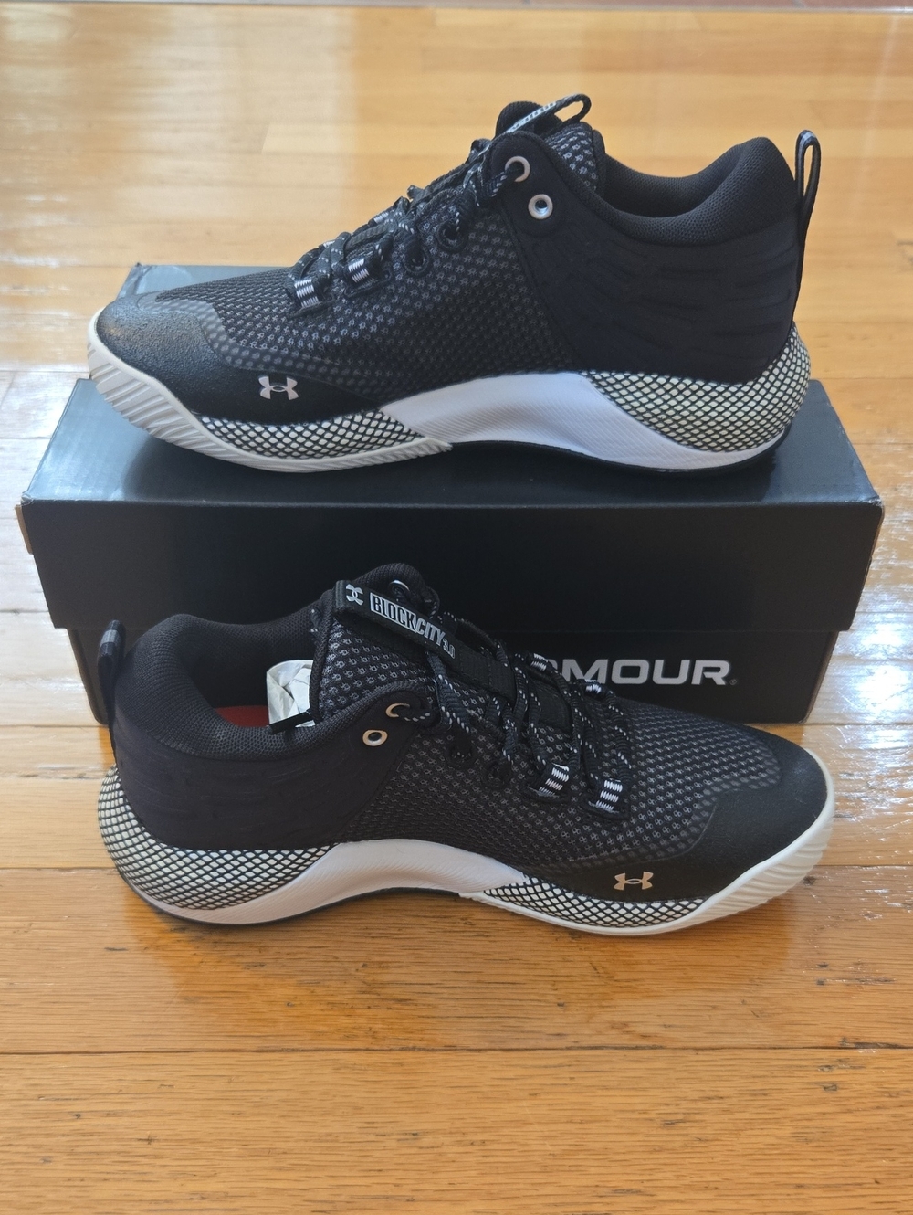Under Arnour UA HOVR Block City 3.0 Women's Sz 6.5 Volleyball Shoes 3023709-001
